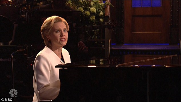 Saturday Night Live has opened in sombre fashion, with Kate McKinnon¿s Hillary Clinton character performing Leonard Cohen¿s Hallelujah to start the show