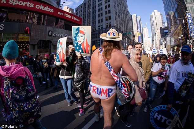 The Pro Trump Naked Cowboy crashes the pro Muslim rally in New York, New York