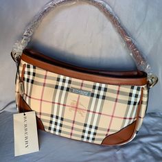 Classic Burberry Print Canvas Medium Tote. Never Used. Versatile Cross Body Strap Included. Zippered Pocket And 2 Other Pockets Inside. Bag Is About 13 X 8 X 3.5 Inches. Burberry Bag Aesthetic, Vintage Burberry Aesthetic, Burberry Bag Outfit, Burberry Clothes, Burberry Tote Bag, Purses Vintage, Vintage Designer Bags, Purse Outfit, Burberry Purse