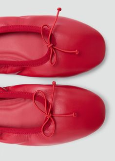 Leather ballet flats with bow - Woman | MANGO USA Red Ballet Flats, Bow Women, Red Flats, Leather Flat Shoes, Leather Ballet Flats, Spring Shoes, Best Dressed, Lookbook Outfits, Denim Outfit