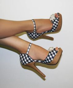 Stile Pin Up, Dr Shoes, Heels Dress, Platform Converse, Vintage Heels, Platform Sandals Heels