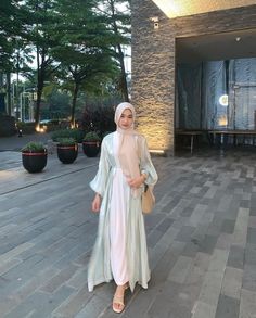 Outfit Hari Raya Idul Fitri, Outfit Bukber Ramadhan Hijab, Aesthetic Eid Outfits, Abaya Hijab Outfit, Inspirasi Outfit Lebaran, Ootd Bukber, Outfit Bukber, Lebaran Outfit, Dress Muslim Modern