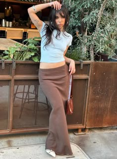 Maxi skirt 70% viscose 30% linen Linen look material Invisible zip fastening at side Non-stretch Unlined Outfits With Long Skirts, Brown Skirt Outfit, Long Brown Skirt, Skirt Outfit Summer, Long Skirt Outfits, Maxi Skirt Outfits, Fleece Dress, Brown Skirts, Long Maxi Skirts