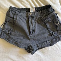 Cargo Shorts, Never Worn. How To Style Cargo Shorts, Boy Shorts Outfit Women, Emo Shorts, Tights Under Shorts, Women Cargo Shorts, Low Rise Cargo Shorts, Cargo Shorts Outfit, Baggy Tshirt, Halloween H20