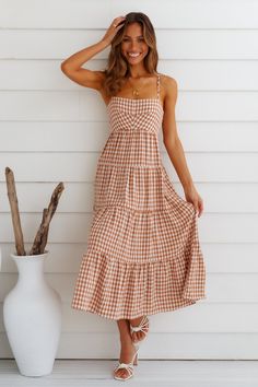 Length from shoulder to hem of size S: 122cm. Non-lined. Cold hand wash only. Model is a standard XS and is wearing size XS. True to size. Textured fabric. No zipper. Slip-on style. Polyester. Embrace all of your Pinterest fantasies with the Gingham Dreams Maxi Dress. The maxi dress has a square neckline, backless with a cute tie pattern and a flared silhouette. Style yours with gold earrings and espadrilles. Wedding Guest Outfit Summer Casual, Backless Midi Dress, Wedding Guest Outfit Summer, Maxi Robes, Sleeveless Midi Dress, Modieuze Outfits, Printed Midi Dress, Summer Maxi Dress, Midi Dress Sleeveless