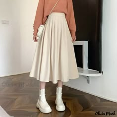 Olivia Mark - Pleated Skirt with High Waistline and Academy Style, Suitable for Various Occasions Korean Outfit Ideas, High Waist Pleated Skirt, Empire Dresses, High Waisted Pleated Skirt, Long Skirts For Women, Brown Skirts, Outfit Jeans, Empire Dress, College Style