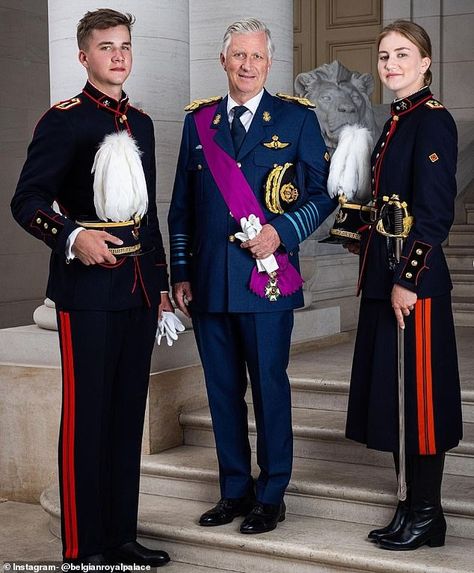 Prince Gabriel Of Belgium, Official Portrait, Royal Families Of Europe, British Royal Families, Dress With Pleats, Princess Elizabeth, Young Prince, Royal Court, Royal Look