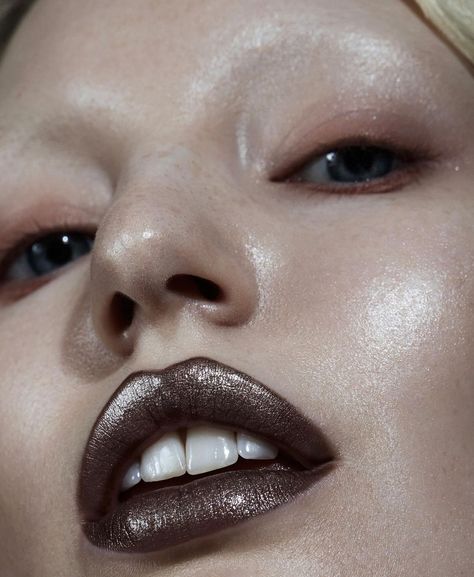 David Razzano | ℍ𝕖𝕒𝕧𝕪 𝕄𝕖𝕥𝕒𝕝 ⚙️ @charlotteblickle by @skovrostudios . Makeup by me 😜, hair by @juliakaneya . #makeupartist #metallicmakeup… | Instagram Metal Makeup Looks, Cranberry Makeup, Beauty Editorial Makeup, Metal Makeup, Metallic Makeup, Metallic Lips, Glossy Makeup, Shimmer Eyeshadow, Bold Makeup