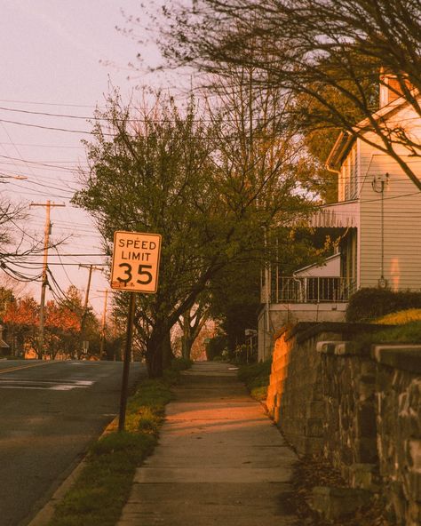 Early morning 🌅🌸 Bonito, Nature, Early Morning Photos, Early Morning Aesthetic Clock, Moody Morning Aesthetic, Mood Photos Aesthetic, Early Morning Wake Up Aesthetic, Early Aesthetic Morning, Early September Aesthetic