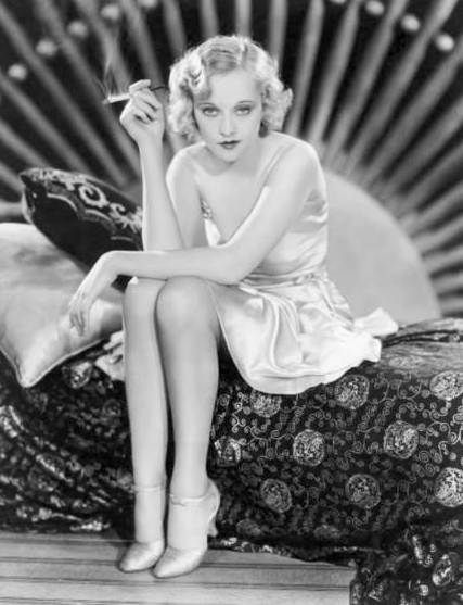 20s Movie Stars | STUDIO PORTRAIT – MOVIE STAR – BELLE BENNETT – SITTING IN SILKY ... Klasik Hollywood, Flapper Girls, Glamour Vintage, Chantal Thomass, Carole Lombard, Flapper Girl, Dark Rose, Hollywood Icons, Actrices Hollywood