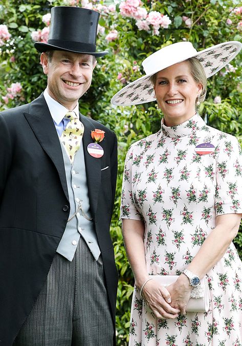 Mike Tindall makes the Queen laugh when he reveals what's hiding under his top hat | Stuff.co.nz Queen Elizabeth Grandchildren, Wessex Family, Sophie Rhys Jones, Edward And Sophie, Countess Wessex, 20 Wedding Anniversary, Elegant Summer Dresses, Wales Family, Lady Louise Windsor