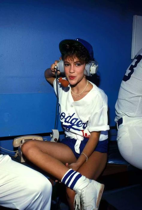 young alyssa 80s Stars Women, 80s Tomboy, Alyssa Milano Young, 80s Outfits Women, Allysa Milano, 80s Fits, 90s Hollywood, 1980s Makeup, Kathy Smith