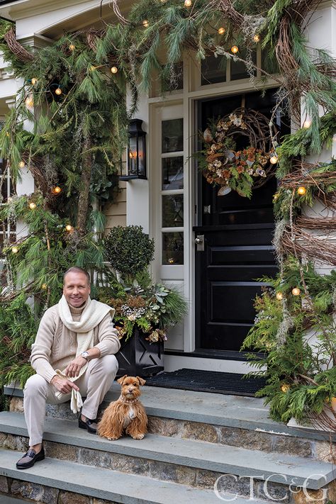 Christmas Front Porch, Christmas Front Doors, Cottage Christmas, Christmas Porch Decor, Ideas Living Room, Christmas Porch, Noel Christmas, Holiday Inspiration, Country Christmas