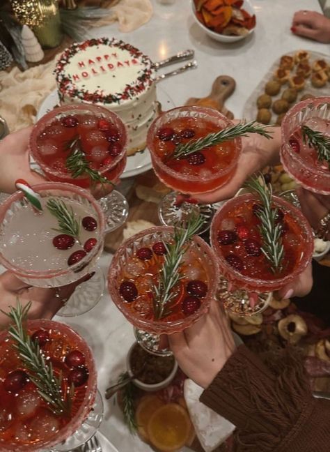 Food And Desserts, Christmas Cocktail Party, Fest Temaer, Xmas Dinner, Christmas Dreaming, Christmas Dinner Party, Hosting Christmas, Christmas Feeling, Christmas Inspo