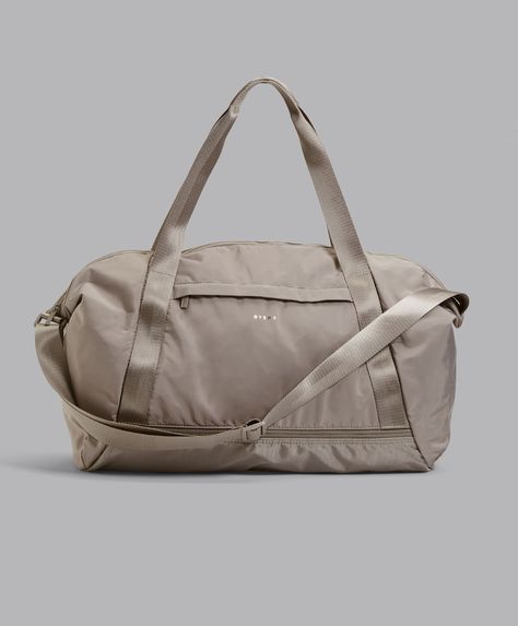 Technical gym bag - Bags and wash bags - Accessories - By Products - OYSHO SPORT | Oysho United Kingdom Cute Gym Bag, Sport Bags Women, Womens Gym Bag, Gym Bag Essentials, Sports Bags, Gym Accessories, Workout Bags, Bags Aesthetic, Bag Trends