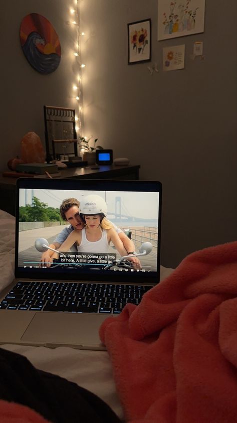 Rom Com Movies Aesthetic, Rom Com Movie Night Aesthetic, Rom Com Movie Aesthetic, Romcom Movies Aesthetic, Watching Romcom Aesthetic, Rom Com Girl Aesthetic, Watching Rom Coms Aesthetic, Romcom Girl Aesthetic, Movie Date Night At Home Aesthetic