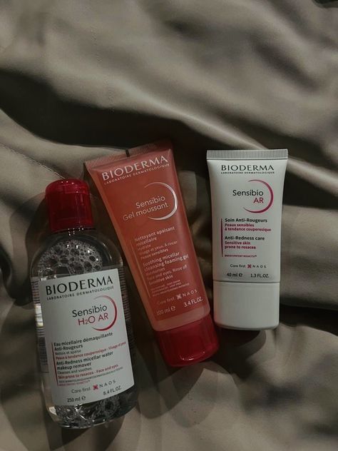 Perfect Skincare Routine, Hydrating Skin Care, Bioderma Sensibio, Oily Skin Care Routine, Skincare Brands, Top Skin Care Products, Pretty Skin Care, Micellar Water, Skin Care Essentials