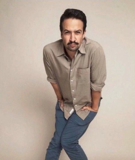 that guy from hamilition meme . lin manuel miranda Lin Manuel Miranda Funny, Hamilton Lin Manuel, Hamilton Funny, Hamilton Memes, Hamilton Musical, Manuel Miranda, Lin Manuel Miranda, Lin Manuel, Theatre Kid