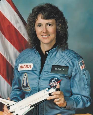 Christa McAuliffe,Teacher. First U.S. Private Citizen in space, aboard the Challenger Space Shuttle which exploded shortly after lift off. Challenger Explosion, Christa Mcauliffe, Space Shuttle Challenger, The Dictator, Nasa Photos, Nasa Space Shuttle, Nasa Astronauts, Space Suit, Space Program