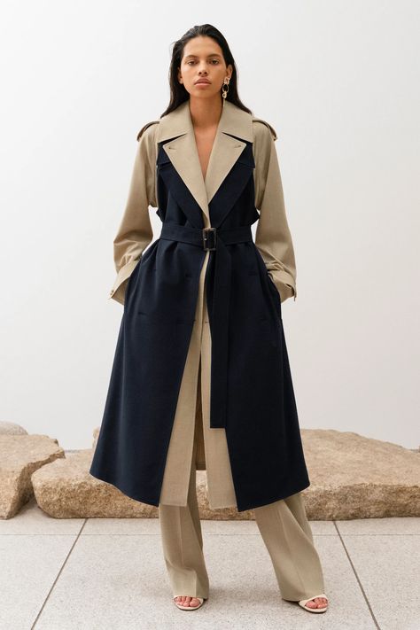 Look Working Girl, Resort 2023, Classic Trench Coat, Elegante Casual, Looks Black, Coat Outfits, Abayas Fashion, Trench Coats Women, Coat Fashion