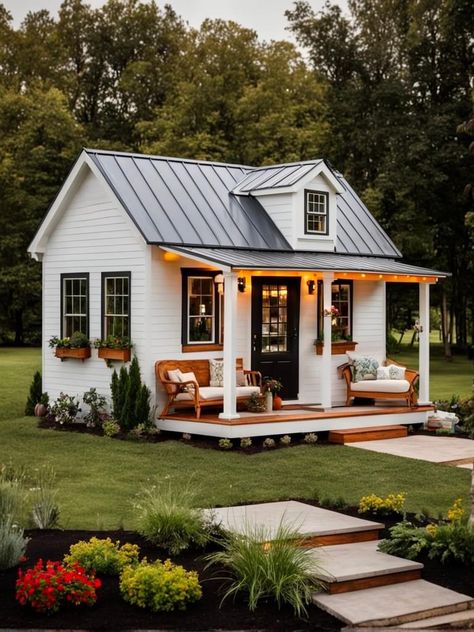 Tiny Home Vacation Rentals, Luxury Tiny Homes Interiors, Tiny Home Ideas Exterior, Tiny Home Outside, French Country Tiny House, Tiny Home Porch, Tiny Ranch House, Small Ranch House Interior Design, Mini Houses Tiny Homes