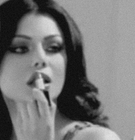 Infatuated Aesthetic, Siren Beauty Aesthetic, Dark Feminine Maneater Aesthetic, Feminity Aesthetic, Dark Feminine Wallpaper, Siren Girl, Dark Feminity, Haifa Wehbe, Shotting Photo