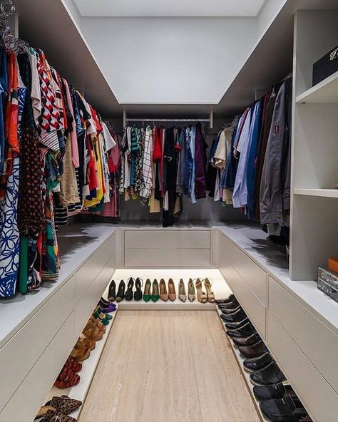 Amazing Closet Inspiration • Save. Spend. Splurge. A Walk In Closet, Walking Closet, Dream Closet Design, Walk In Closet Design, Interior Design Per La Casa, Closet Design Layout, Luxury Closets Design, Closet Renovation, Closet Layout