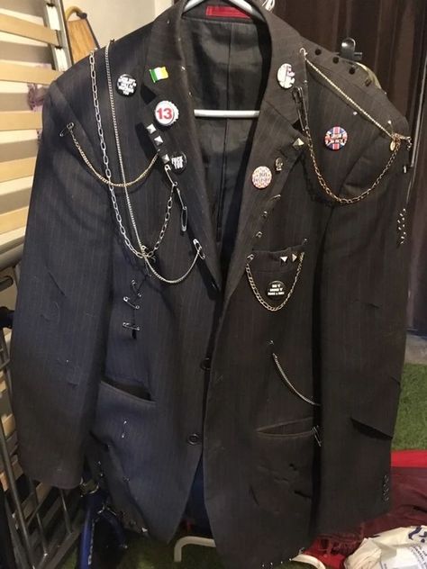 Punk Outfits Male, 70s Punk Outfits, Alt Punk Outfits, Punk Tuxedo, Punk Fashion 70s, 80s Metal Aesthetic, Black Punk Outfits, 70s Punk Aesthetic, Grunge Suit