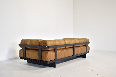 Pallet Furniture, Hermes Furniture, Leather Daybed, Sofa Leather, Diy Sofa, Pallet Furniture Outdoor, Lounge Sofa, Wood Slats, Leather Diy