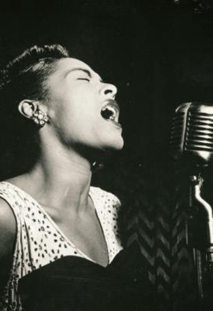 Jazz singer Billie Holiday was born on April 7 1915 as Eleanor Fagan and went on to become one of the most influential and poignant… Billy Holiday, Arte Jazz, Strange Fruit, Lino Art, Retro Images, Billie Holiday, Jazz Club, Jazz Musicians, Holiday Signs