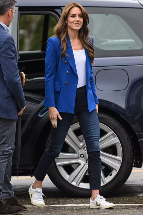 Catherine Middleton Style, Netball Drills, Stl Blues, Kate Middleton Style Outfits, Blazer And Jeans, Looks Kate Middleton, Estilo Kate Middleton, Sports Centre, Mental Fitness