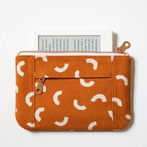 Introducing the Quinn Zip Pouch Pattern / LBG STUDIO Zip Pouch Pattern, Minki Kim, Sew Bag, Modern Sewing Projects, Clothes Upcycle, Zippered Pouches, Handbag Sewing Patterns, Fabric Box, Pouch Sewing