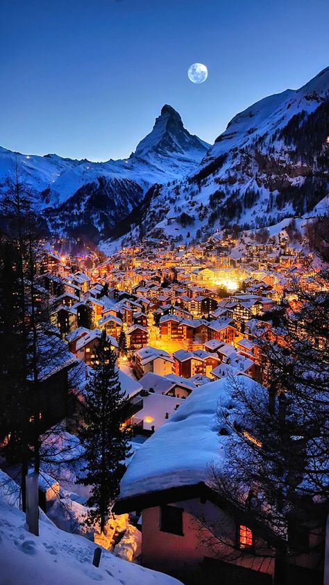 butnomatter.theroadislife on Instagram: Zermatt, Switzerland 🇨🇭 . . . . . . #zermatt #matterhorn #switzerland_Hotels #wonderful_places #travellingthroughtheworld #map_of_europe… Switzerland Wallpaper, Switzerland Zermatt, Switzerland Christmas, Switzerland Hotels, Zermatt Switzerland, Colorado Travel, Winter Scenery, Winter Magic, Winter Beauty