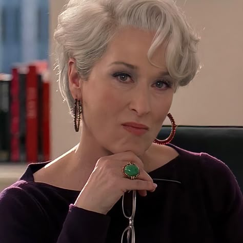 Meryl Streep Devil Wears Prada, Miranda Presley, Devil Wears Prada Aesthetic, Prada Aesthetic, 90s Women, Miranda Priestly, Devil Wears Prada, Ageless Style, Movie Posters Minimalist