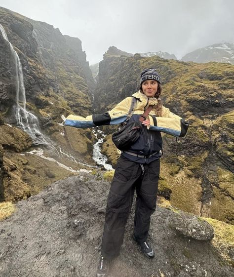 Casual Active Wear Outfits Summer, Hildur Karlsson, Iceland Fits, Outdoor Aesthetic Outfits, Arcteryx Outfit, Iceland Outfit, Camping Fits, Trail Outfits, Gorpcore Aesthetic