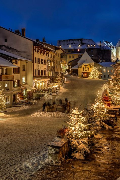 Switzerland During Christmas, Switzerland Village Aesthetic, Switzerland Village House, Switzerland At Christmas, Swiss Christmas Aesthetic, Switzerland In Christmas, Christmas In Switzerland Aesthetic, Christmas In Austria, Switzerland Christmas Aesthetic