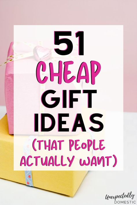 Love these cheap gift ideas! They're perfect Christmas or birthday gifts for just about anyone. Best of all, they're all under $10! Whether you're shopping for men or women, coworkers, teachers, your boyfriend or your best friends, they will absolutely love these unique and inexpensive gift ideas. They would also make great stocking stuffers. Such a simple and creative way to shop for the holidays on a budget. #giftideas #giftguide #giftsforfriends #christmasgiftideas 5 Senses Gift For Boyfriend, Valentijnsdag Diy, Joululahjat Diy, Inexpensive Gift Ideas, Diy Gifts For Christmas, 5 Senses Gift, Selamat Hari Valentine, Cheap Birthday Gifts, Cheap Gift Ideas