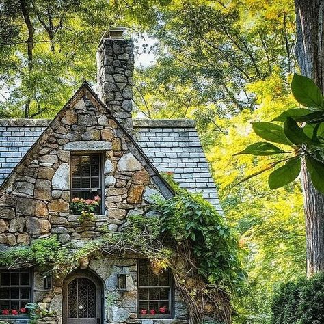 Stone Cottage Interior, English Cottage Interiors Cozy, Stone Cottage Exterior, Stone Cottage House Plans, Stone Cottages Interior, Cobblestone Cottage, Stone Cottage Homes, Countryside Homes, Cottages Interiors