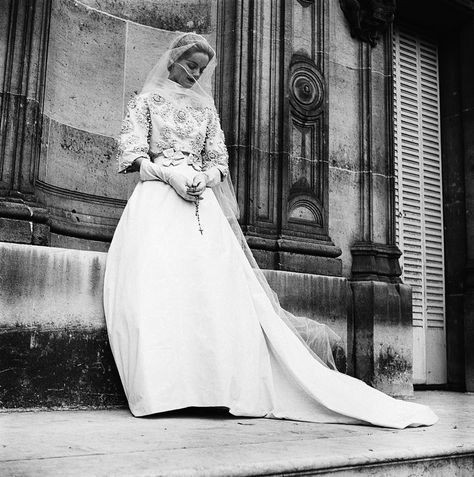 Givenchy Wedding Dress, Famous Brides, Vintage Bridal Fashion, Jacques Fath, Celebrity Bride, Iconic Weddings, Vintage Bridal Shower, Vintage Wedding Photos, Wedding Gowns Vintage