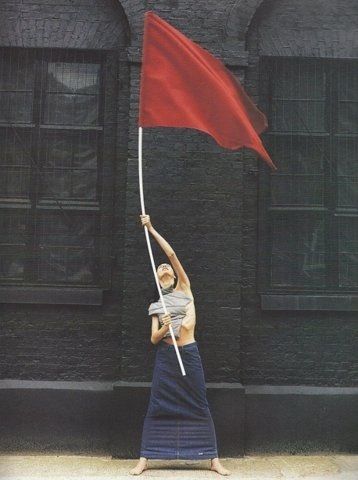 . Art Photography, Red Scare, Soviet Art, Hair Rinse, Red Flag, Foto Inspiration, Womens Hairstyles, A Woman, Flag