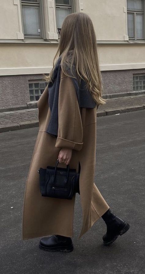 Monochromatic Outfit, Skandinavian Fashion, Classic Coat, Long Coats, Neutral Outfit, Long Jacket, Mode Inspo, Sporty Chic, Autumn Outfit