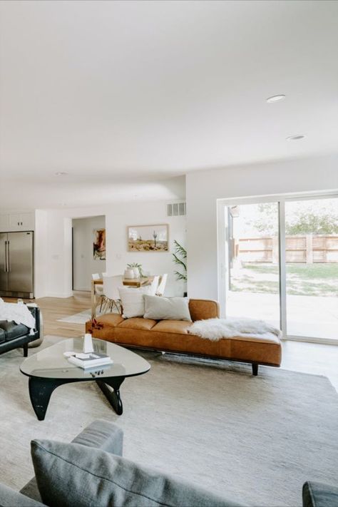 leather, cozy, modern, warm Daybed In Living Room, Chaise Lounge Living Room, Leather Daybed, Leather Chaise Lounge, Cottage Interior, Loft Living, Living Room Inspo, Board Design, Beautiful Space