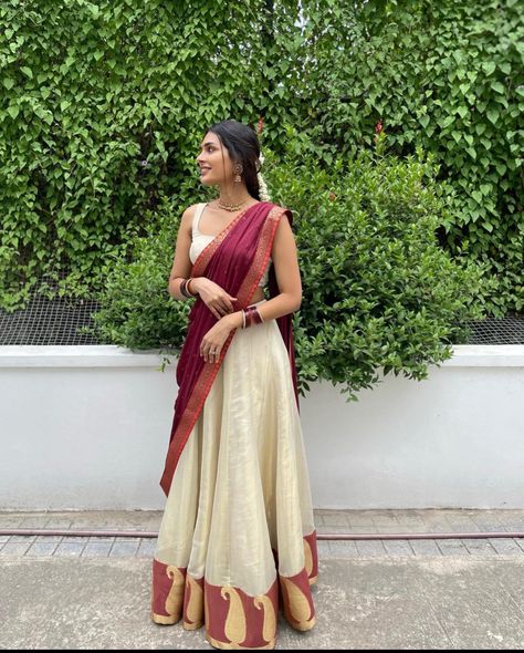 Farewell Dress, White Sarees, Onam Outfits, Long Skirt And Top, Trip With Friends, Simple Lehenga, Simple Saree Designs, Trendy Outfits Indian, Indian Outfits Lehenga