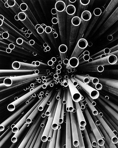 Unity. The subjects all correlating with each other in harmony makes this photo a great example of unity. Otto Steinert, Peter Keetman, Foto Macro, Andre Kertesz, Pattern Photography, Object Photography, Elements And Principles, Texture Photography, Industrial Photography