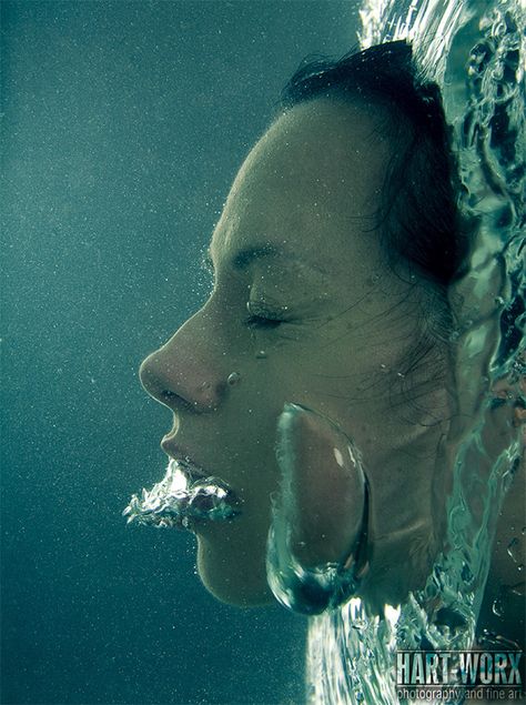 Underwater Photography Pool, Earth Video, Underwater Photoshoot, Underwater Portrait, People References, Pool Photography, Ocean Underwater, Underwater Art, Red Water