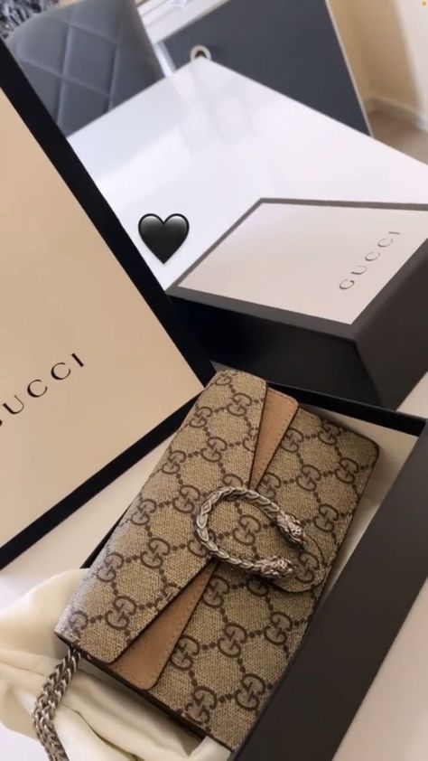 Tas Gucci, Flipagram Instagram, Expensive Bag, Luxury Bags Collection, Handbag Essentials, Tas Fashion, Girly Bags, Luxury Lifestyle Dreams, Printed Clutch