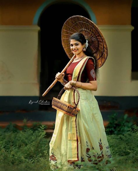 Onam Photography, Onam Photoshoot Ideas, Onam Photos, Kerala Girl, Onam Outfits, Onam Festival, Festival Photography, Wedding Couple Photos, Set Saree