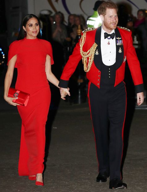 How Meghan Markle Comforted Prince Harry During His Most ‘Emotional’ Moment Ahead of Royal Exit Royal Attire, Red Clothes, Bad Dresses, Meghan Markle And Prince Harry, Prins Harry, Princess Meghan, Prince Harry And Megan, Markle Prince Harry, Meghan Markle Prince Harry