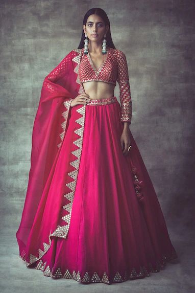 Orang India, Looks Hippie, Raw Silk Lehenga, Indian Outfits Lehenga, Lehnga Dress, Designer Bridal Lehenga, Ritu Kumar, Gaun Fashion, Pink Lehenga