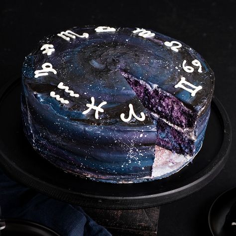 Zodiac Themed Birthday Party, Astronomy Cake Ideas, Zodiac Cupcakes, Astrology Birthday Cake, Tarot Birthday Party, Zodiac Party Theme, Zodiac Theme Party, Astronomy Cake, Astrology Birthday Party